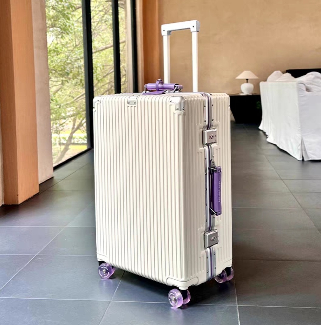 Renkli Sessiz Çıkrık TSA Kilit - Aluminum Frame Carry On Luggage incelemesi ve fiyatı